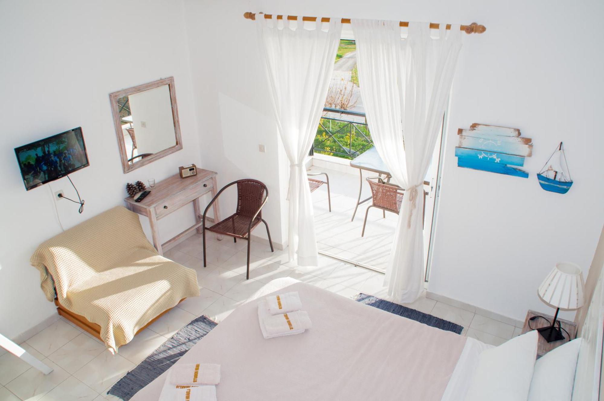Heracles Guesthouse Ровіес Екстер'єр фото