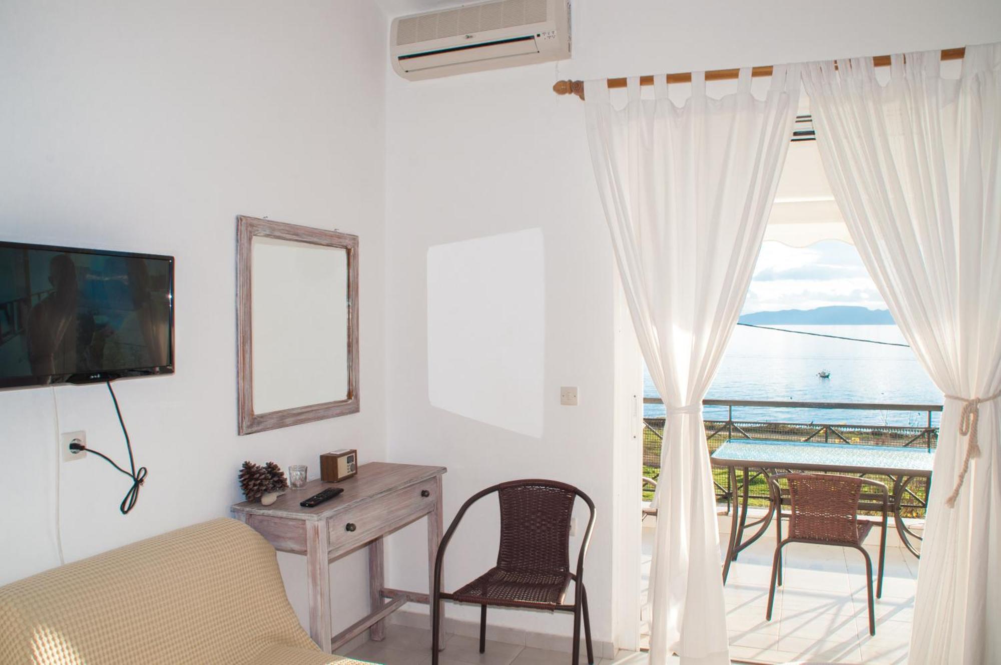 Heracles Guesthouse Ровіес Екстер'єр фото