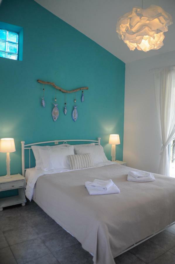Heracles Guesthouse Ровіес Екстер'єр фото